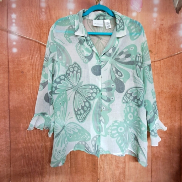 Alfred Dunner Tops - Alfred Dunner sheer butterfly blouse size 14